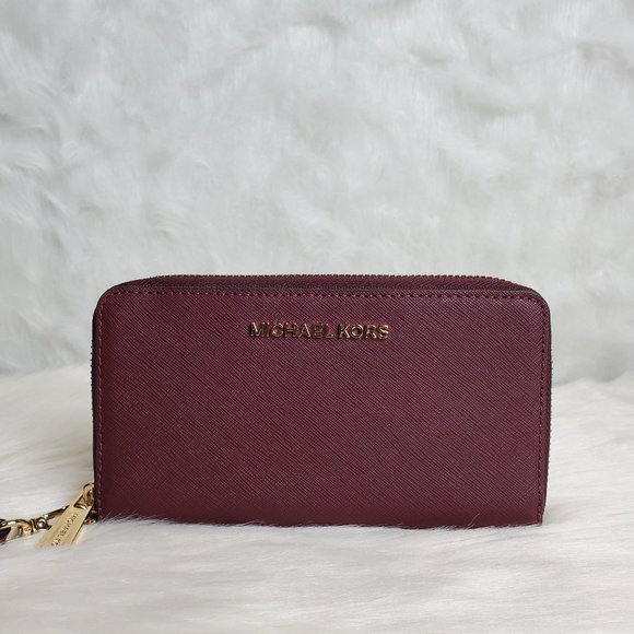 Michael Kors Handbags - Michael Kors Jet Set Large Smartphone Wristlet